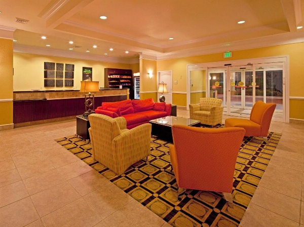 La Quinta Inn & Suites by Wyndham Mobile - Tillman's Corner image 1