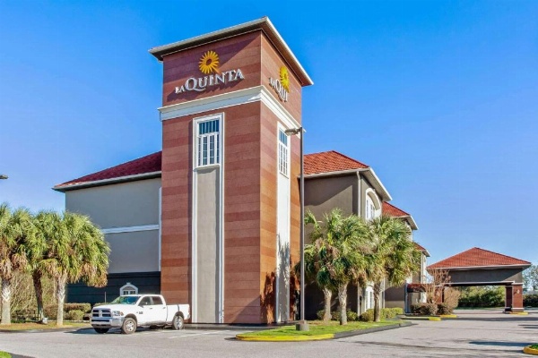 La Quinta Inn & Suites by Wyndham Mobile - Tillman's Corner image 10