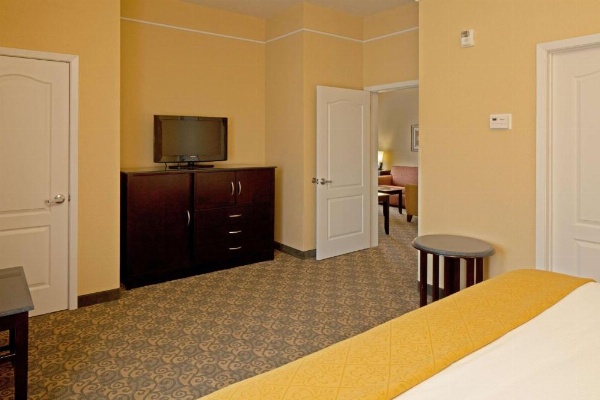 La Quinta Inn & Suites by Wyndham Mobile - Tillman's Corner image 13