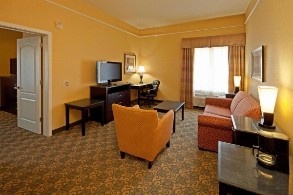 La Quinta Inn & Suites by Wyndham Mobile - Tillman's Corner image 14