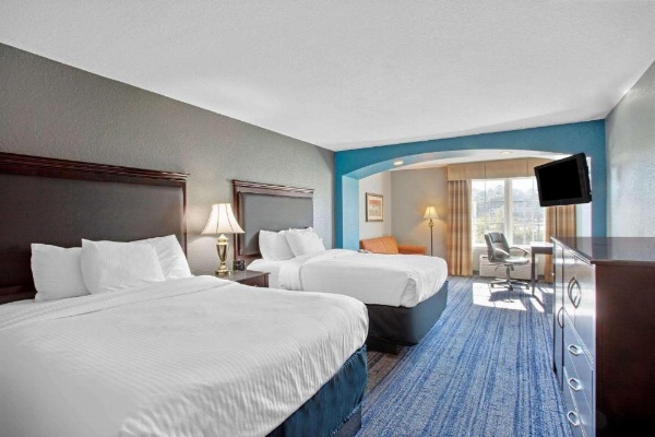 La Quinta Inn & Suites by Wyndham Mobile - Tillman's Corner image 15
