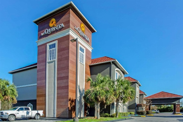 La Quinta Inn & Suites by Wyndham Mobile - Tillman's Corner image 2
