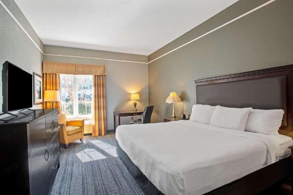 La Quinta Inn & Suites by Wyndham Mobile - Tillman's Corner image 20