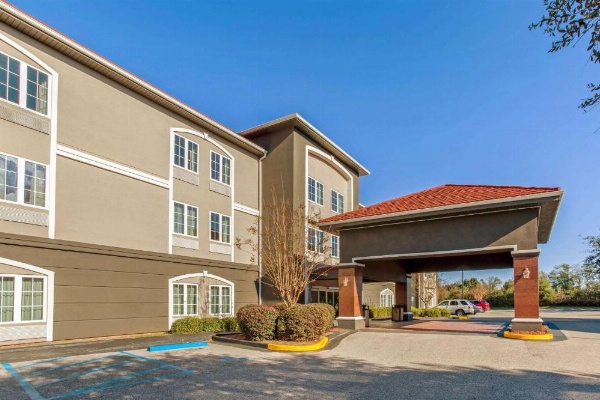 La Quinta Inn & Suites by Wyndham Mobile - Tillman's Corner image 21
