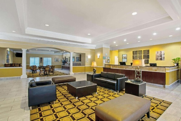 La Quinta Inn & Suites by Wyndham Mobile - Tillman's Corner image 23
