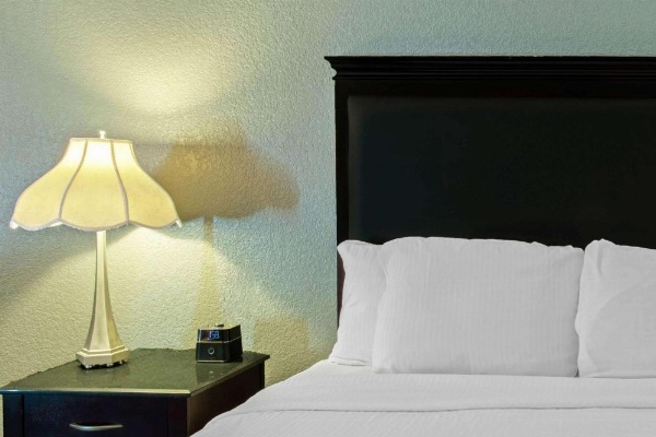 La Quinta Inn & Suites by Wyndham Mobile - Tillman's Corner image 30